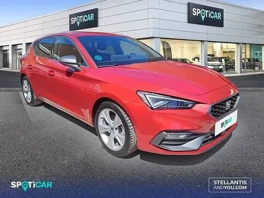 Usado Seat Leon FR 116 CV (85 kW) 2025 Gris / plata Berlina