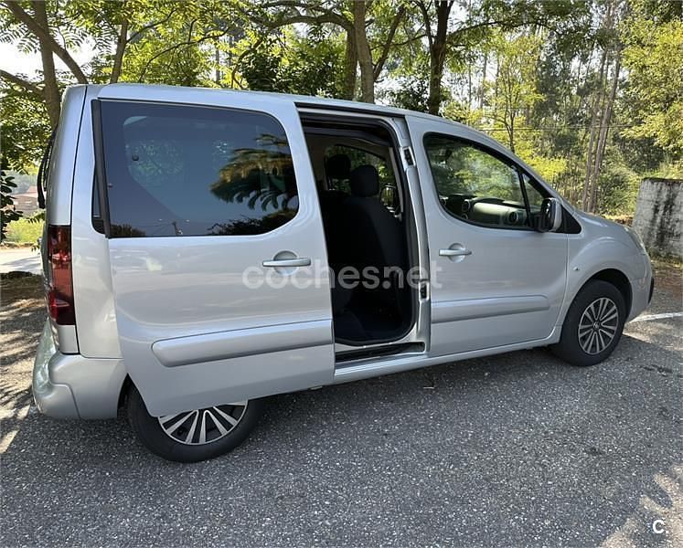 Usado Peugeot Partner Tepee Active 100 CV (73 kW) 2016 Gris / plata Monovolumen