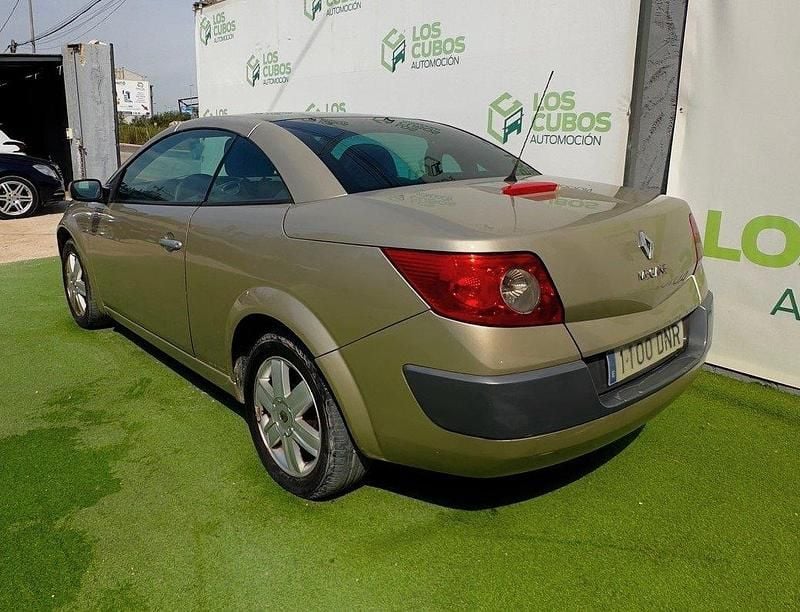 Usado Renault Mégane Cabriolet Dynamique 130 CV (95 kW) 2005 Marrón Descapotable