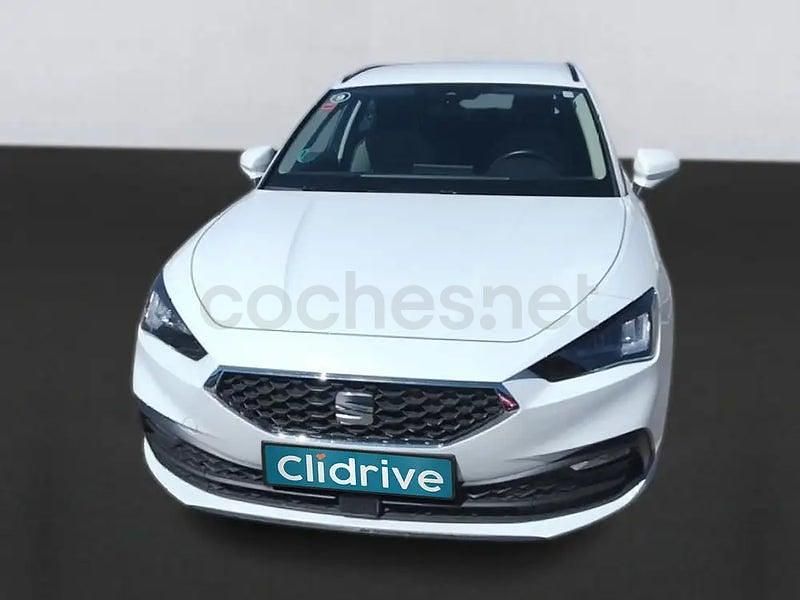 Usado Seat Leon Style 115 CV (84 kW) 2021 Blanco Familiar