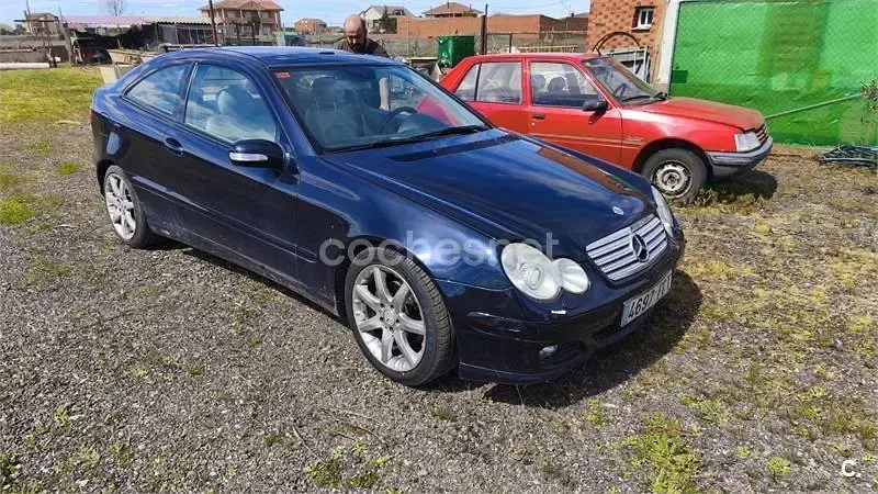 Usado Mercedes C220 150 CV (110 kW) 2006 Azul Berlina