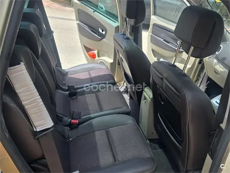 Usado Renault Scénic III Privilege 140 CV (102 kW) 2009 Beige Monovolumen