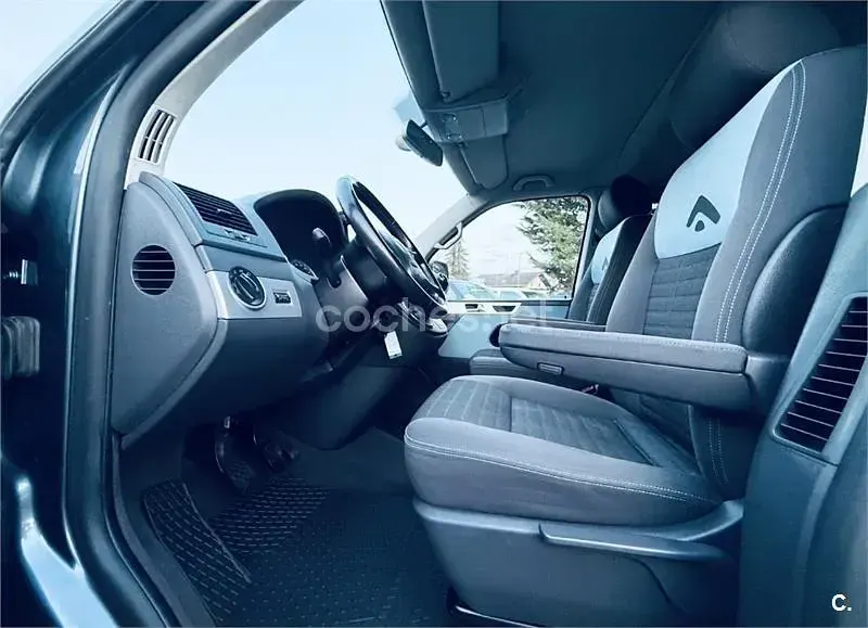 Usado VW Multivan Comfortline 174 CV (127 kW) 2007 Gris / plata Monovolumen