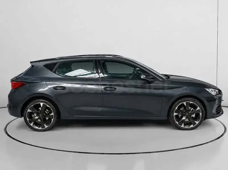 Usado Cupra Leon 150 CV (110 kW) 2023 Gris / plata Berlina