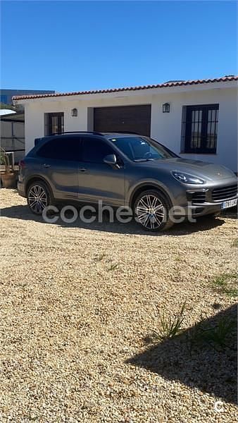 Käytetty Porsche Cayenne 262 HP (192 kW) 2016 Harmaa Katumaasturi