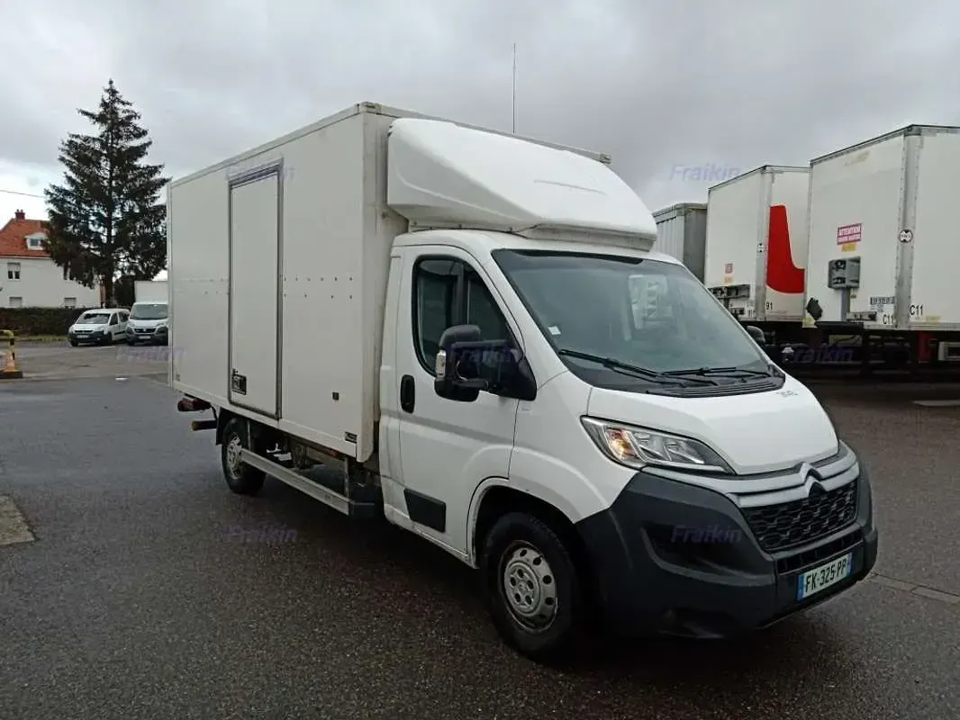 Usado Citroën Jumper 140 CV (102 kW) 2019 Blanco Monovolumen