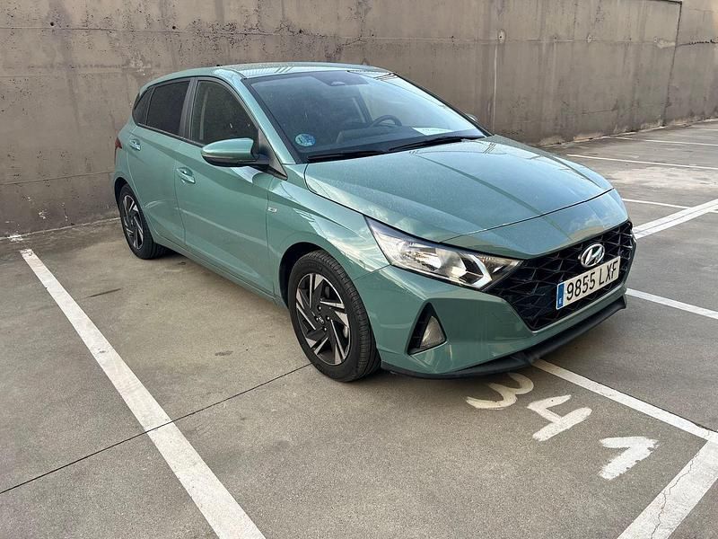 Usado Hyundai i20 100 CV (73 kW) 2022 Verde Utilitario