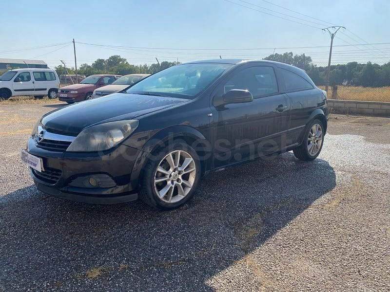 Usado Opel Astra GTC Enjoy 100 CV (73 kW) 2005 Negro Berlina