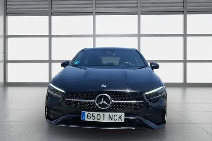 Usado Mercedes A180 Advanced 136 CV (100 kW) 2025 Negro Utilitario