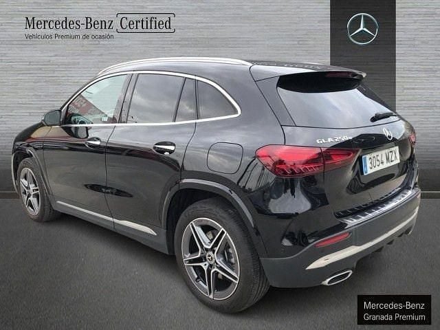 Usado Mercedes GLA250 AMG line 218 CV (160 kW) 2025 Negro noche SUV