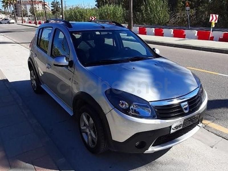 Usado Dacia Sandero Stepway 90 HP (66 kW) 2012 Cinzento Sedan