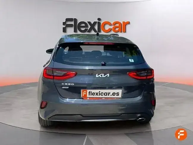 Usado Kia Ceed 136 CV (100 kW) 2023 Gris Utilitario