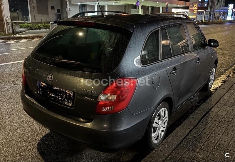 Usado Skoda Fabia Family 86 CV (63 kW) 2014 Gris / plata Berlina