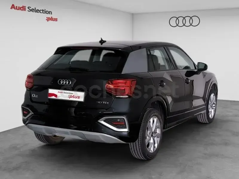Usado Audi Q2 Advanced Plus 116 CV (85 kW) 2022 Gris / plata SUV