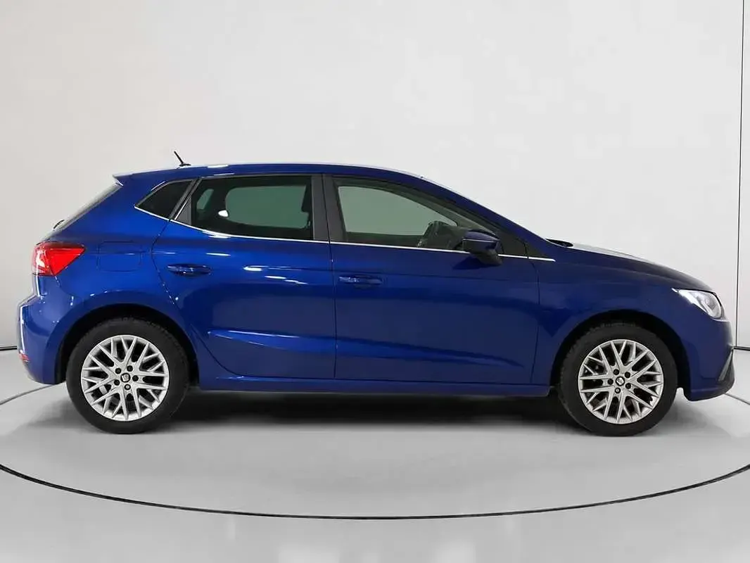 Usado Seat Ibiza Style 95 CV (69 kW) 2018 Azul Utilitario