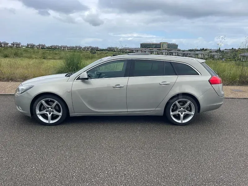 Usado Opel Insignia Excellence 160 CV (117 kW) 2012 Beige Familiar