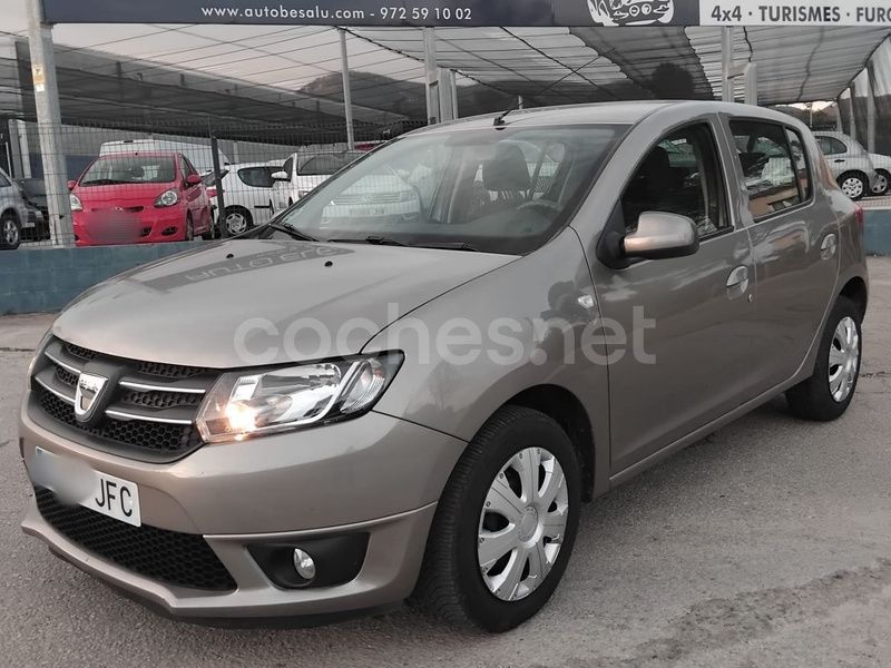 Beige Usado 2015 Dacia Sandero Lauréate Utilitario | 7300 € (Buen precio) - Imagen 1/4
