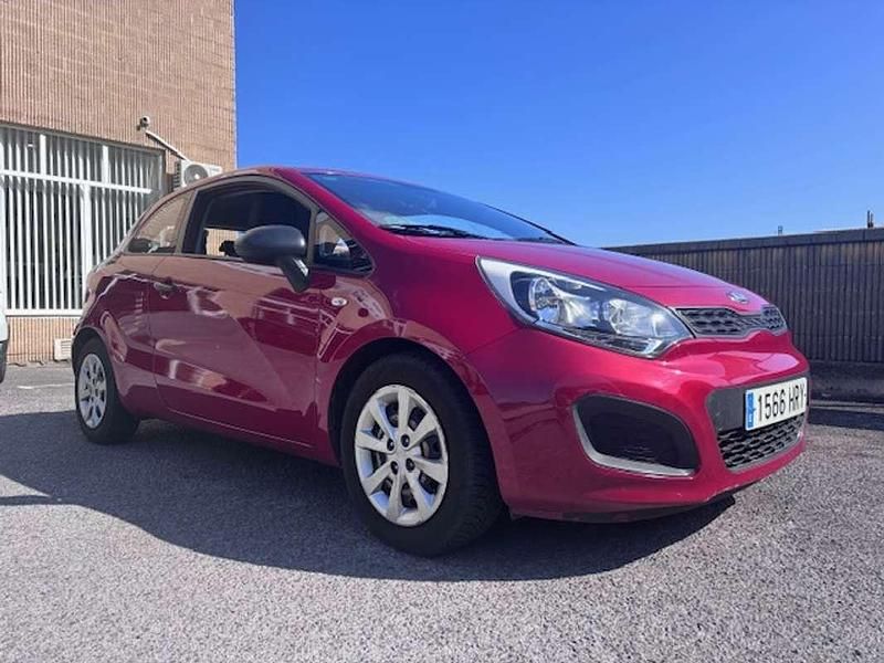 Usado Kia Rio 86 CV (63 kW) 2013 Burdeos Utilitario