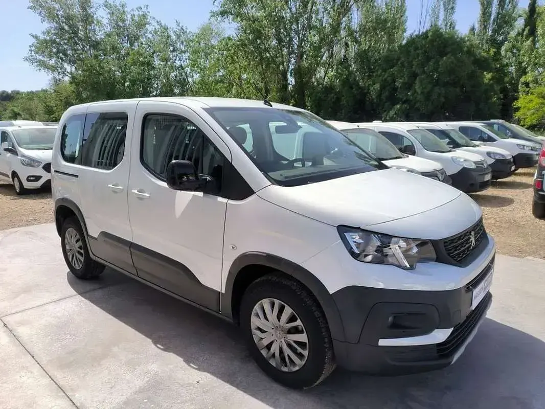 Używany Peugeot Rifter Business-Line 99 KM (72 kW) 2023 Biały Minivan
