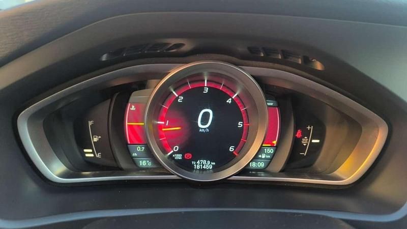 Usado Volvo V40 R-Design Momentum 150 CV (110 kW) 2014 Azul Utilitario