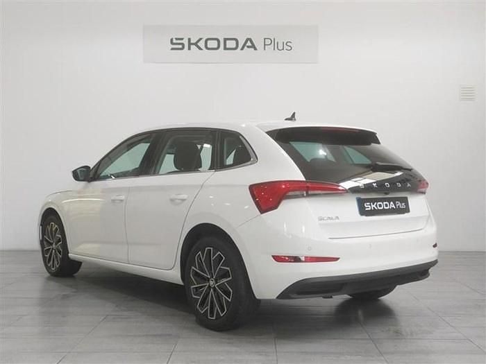 Blanco Usado 2020 Skoda Scala Ambition Utilitario | 15.990 € (Un poco caro) - Imagen 1/4