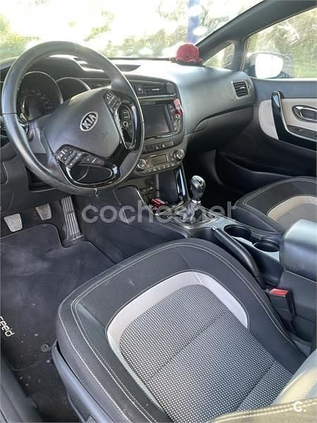 Usado Kia ProCeed 136 CV (100 kW) 2016 Gris / plata Utilitario