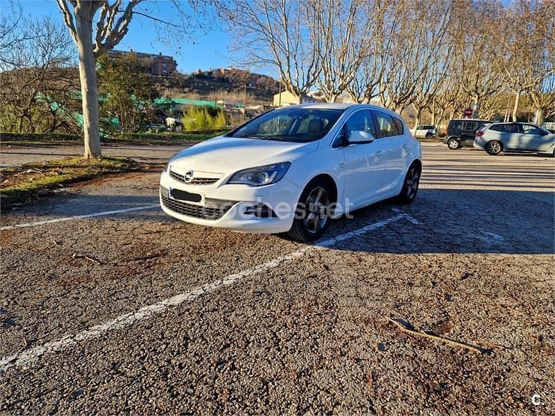 Blanco Usado 2012 Opel Astra Sport Familiar | 5200 € (Precio justo) - Imagen 1/4