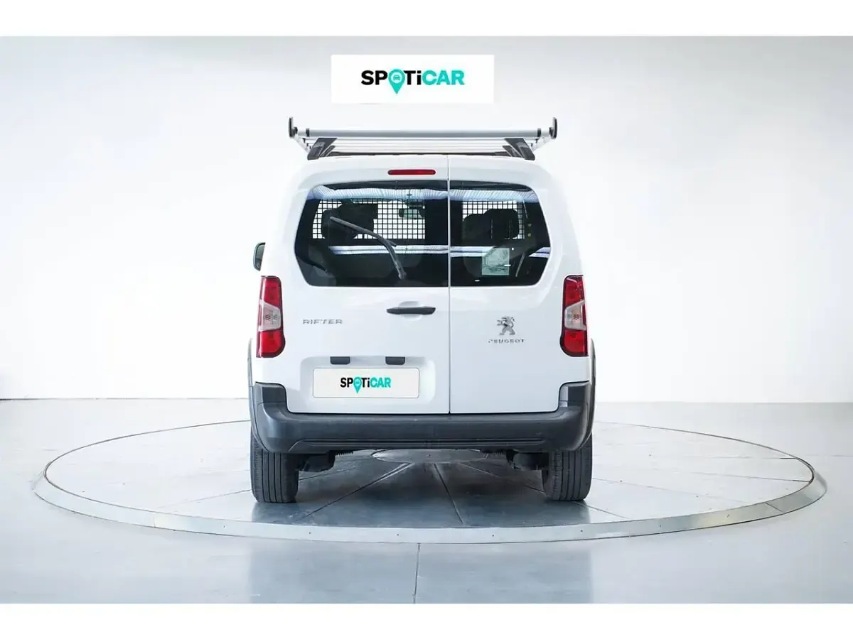 Usado Peugeot Rifter Active 100 CV (73 kW) 2022 Blanco Monovolumen