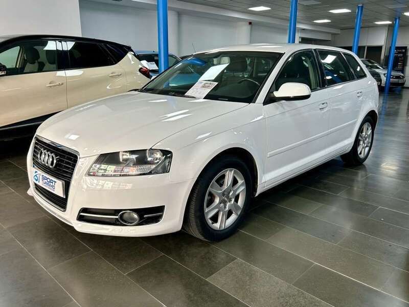 Blanco Usado 2011 Audi A3 Sportback Attraction Utilitario | 9500 € (Precio justo) - Imagen 1/4