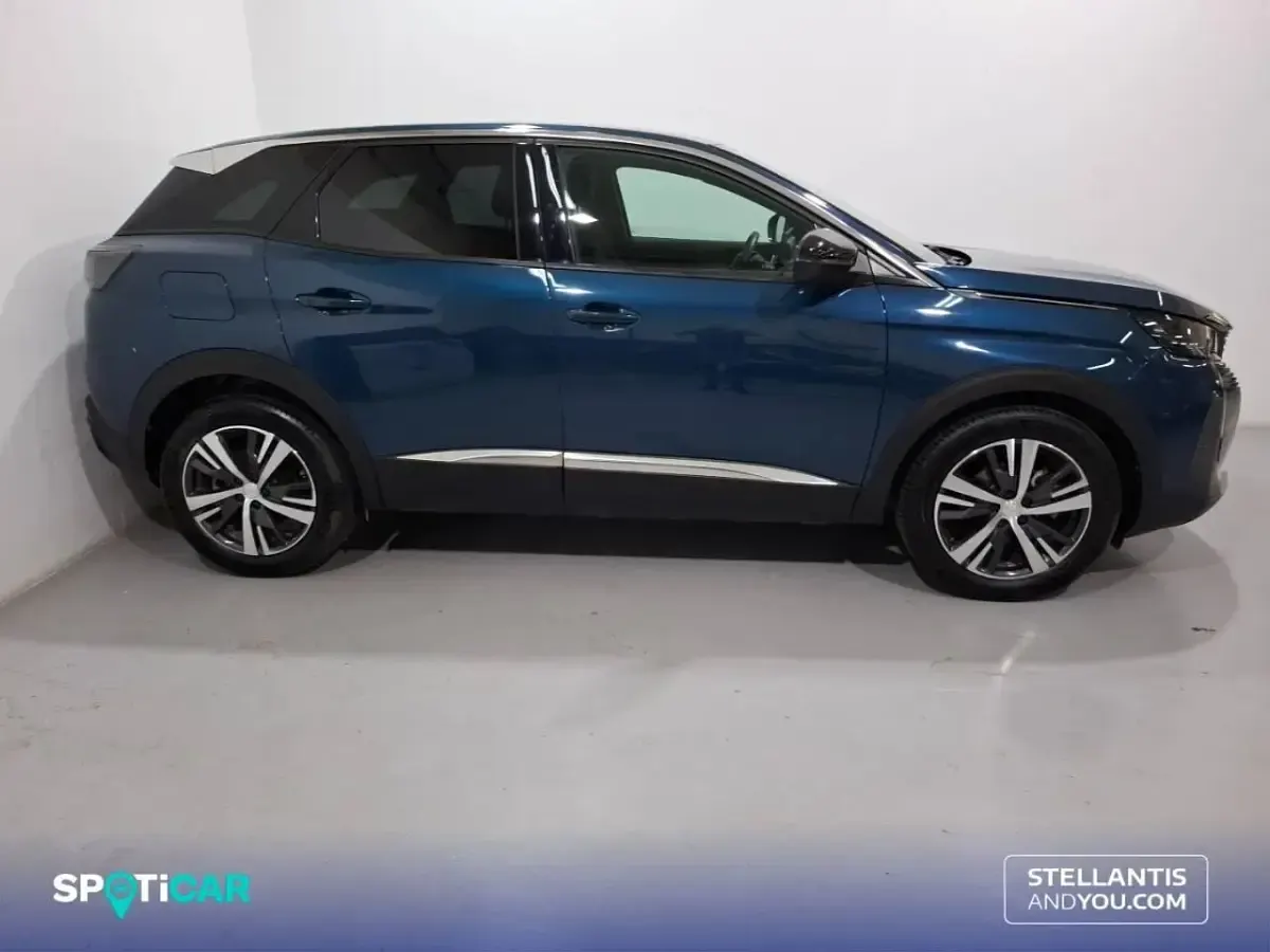 Usado Peugeot 3008 Allure 130 CV (95 kW) 2024 Azul SUV