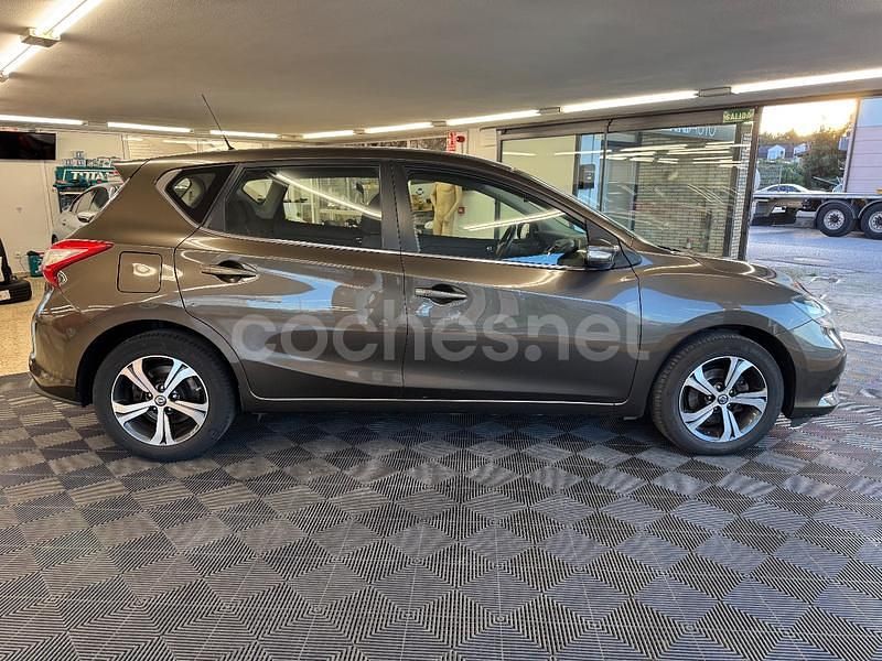 Usado Nissan Pulsar Acenta 110 CV (80 kW) 2015 Marrón Berlina