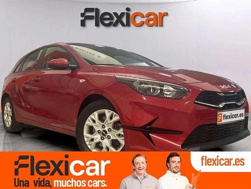 Burdeos Usado 2023 Kia Ceed Utilitario | 17.990 € (Precio justo) - Imagen 1/4