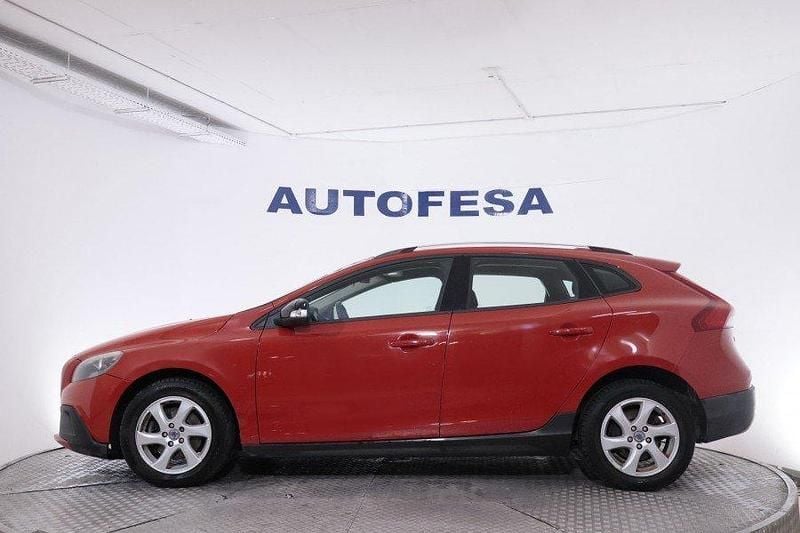 Usado Volvo V40 Kinetic 114 CV (83 kW) 2014 Rojo Utilitario