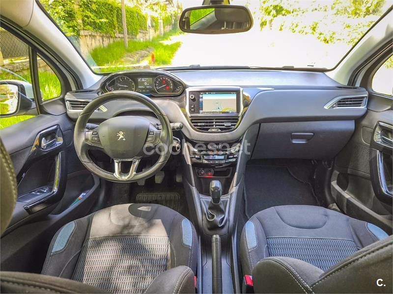 Usado Peugeot 208 Allure 92 CV (67 kW) 2014 Blanco Utilitario