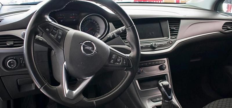 Usado Opel Astra 105 CV (77 kW) 2019 Blanco Berlina