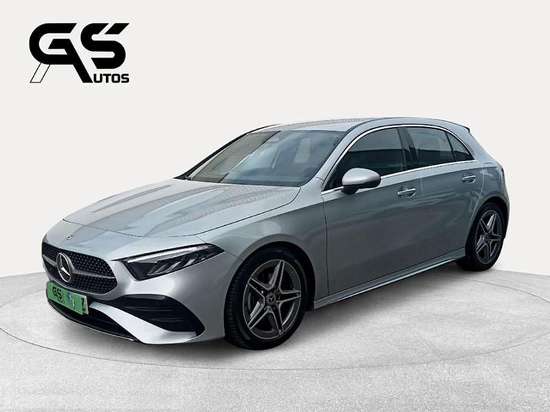 Gris Usado 2024 Mercedes A180 Utilitario | 32.999 € (Un poco caro) - Imagen 1/4