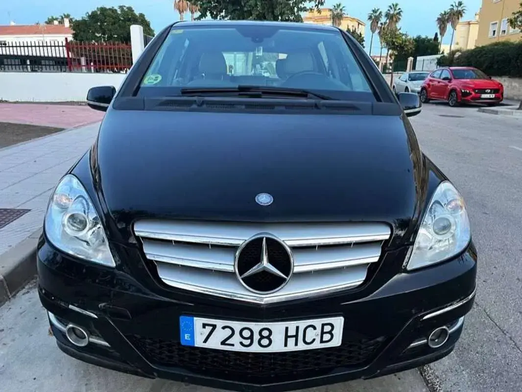 Usado Mercedes B180 109 CV (80 kW) 2011 Negro Utilitario