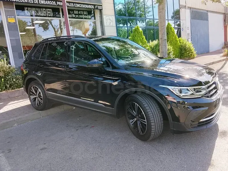 Usado VW Tiguan Life 150 CV (110 kW) 2021 Negro SUV