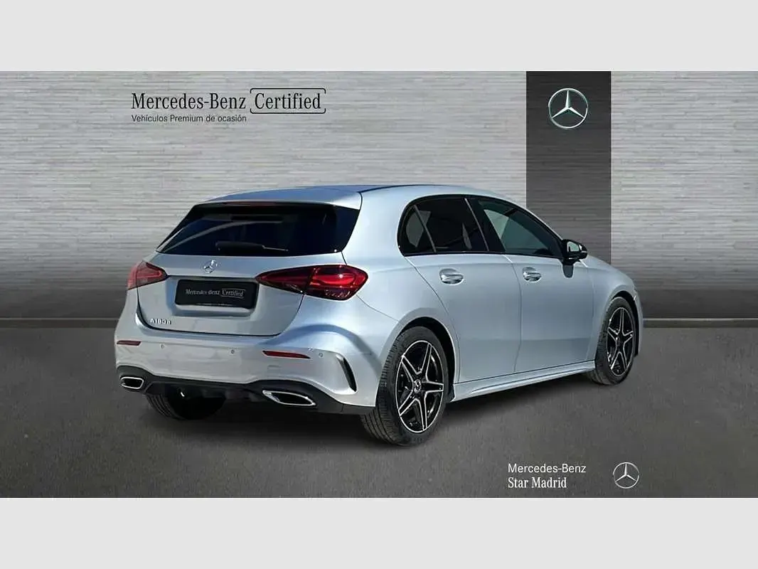 Usado Mercedes A180 109 CV (80 kW) 2025 Plateado Utilitario