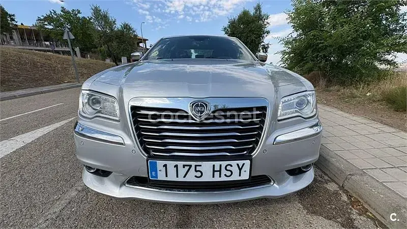 Usado Lancia Thema Platinum 190 CV (139 kW) 2013 Gris / plata Berlina