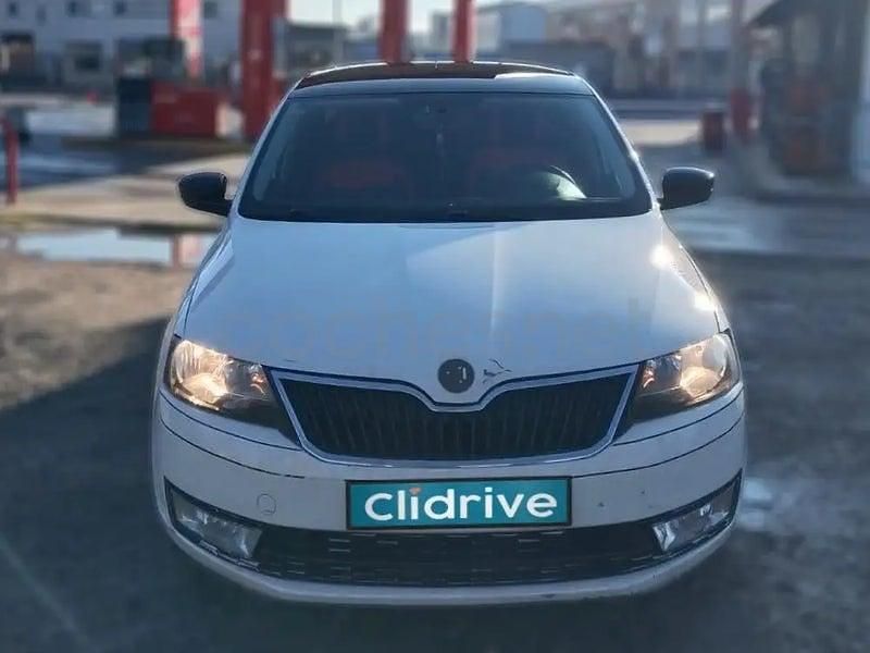Usado Skoda Rapid Active 105 CV (77 kW) 2013 Blanco Utilitario