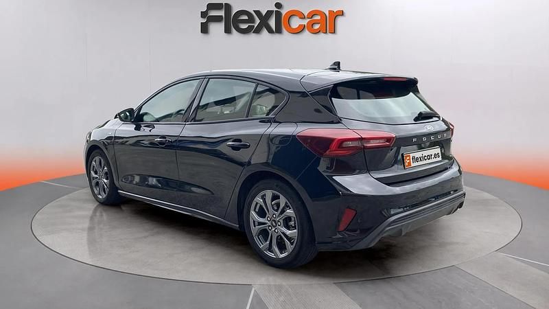 Usado Ford Focus ST-Line 125 CV (91 kW) 2023 Negro Berlina