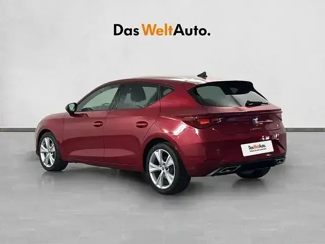 Usado Seat Leon FR 116 CV (85 kW) 2025 Rojo Berlina