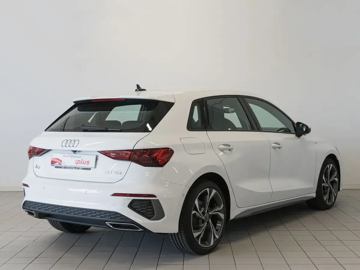 Usado Audi A3 150 CV (110 kW) 2022 Blanco Berlina