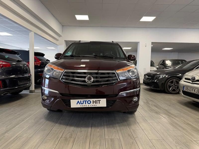 Usado SsangYong Rodius 155 CV (114 kW) 2014 Granate Monovolumen