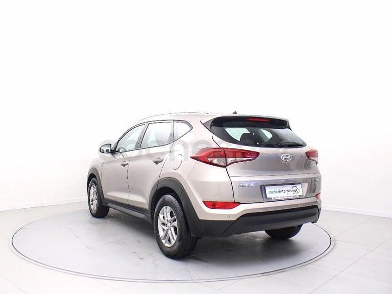 Usado Hyundai Tucson 115 CV (84 kW) 2016 Gris / plata SUV