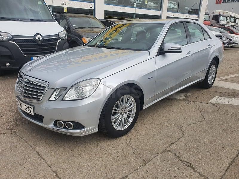 Usado Mercedes E220 Elegance 170 CV (125 kW) 2010 Gris / plata Berlina