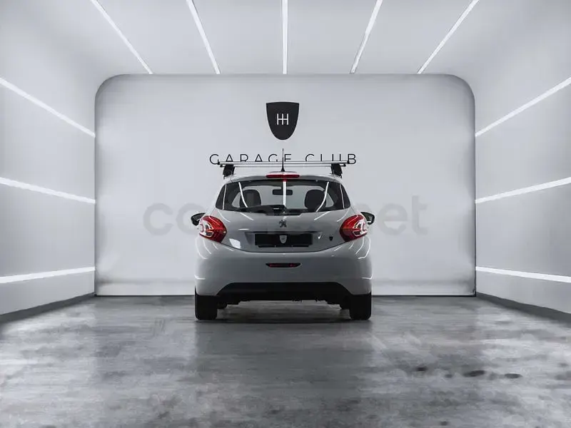 Usado Peugeot 208 68 CV (50 kW) 2015 Blanco Utilitario