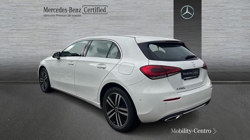 Usado Mercedes A250 Progressive 160 CV (117 kW) 2021 Blanco polar  pintura unicolor