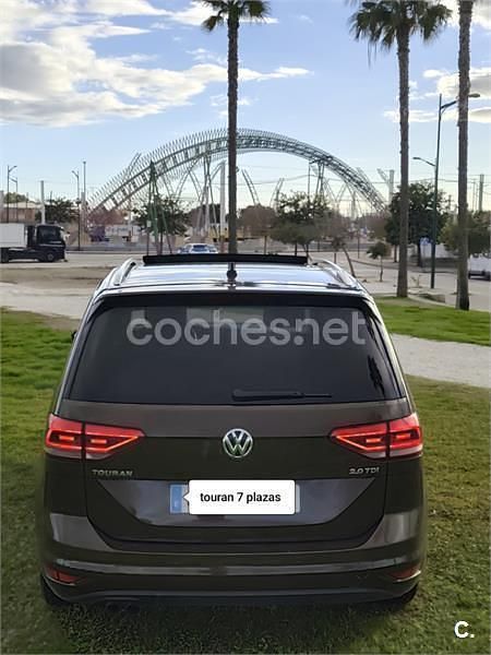 Usado VW Touran Advance 150 CV (110 kW) 2016 Granate Monovolumen